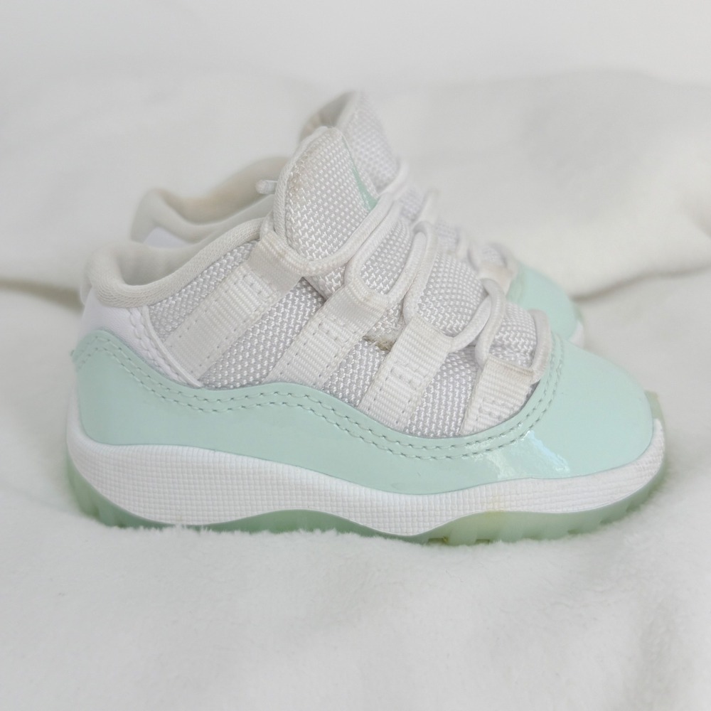 Jordan 11 Retro Low Kids Size 4C White Mint Green Good Patent Leather 645107-103